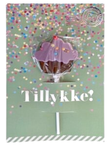 Lolli Letter Tillykke – A5 kort med en cupcakeslikkepind