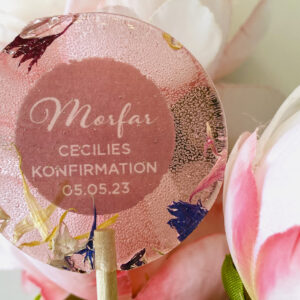 Nr. 32: Slikkepindedesign transparent rosa med spiselige blomster